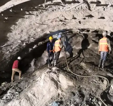 孟州拱顶带模注浆料的施工流程及注意事项